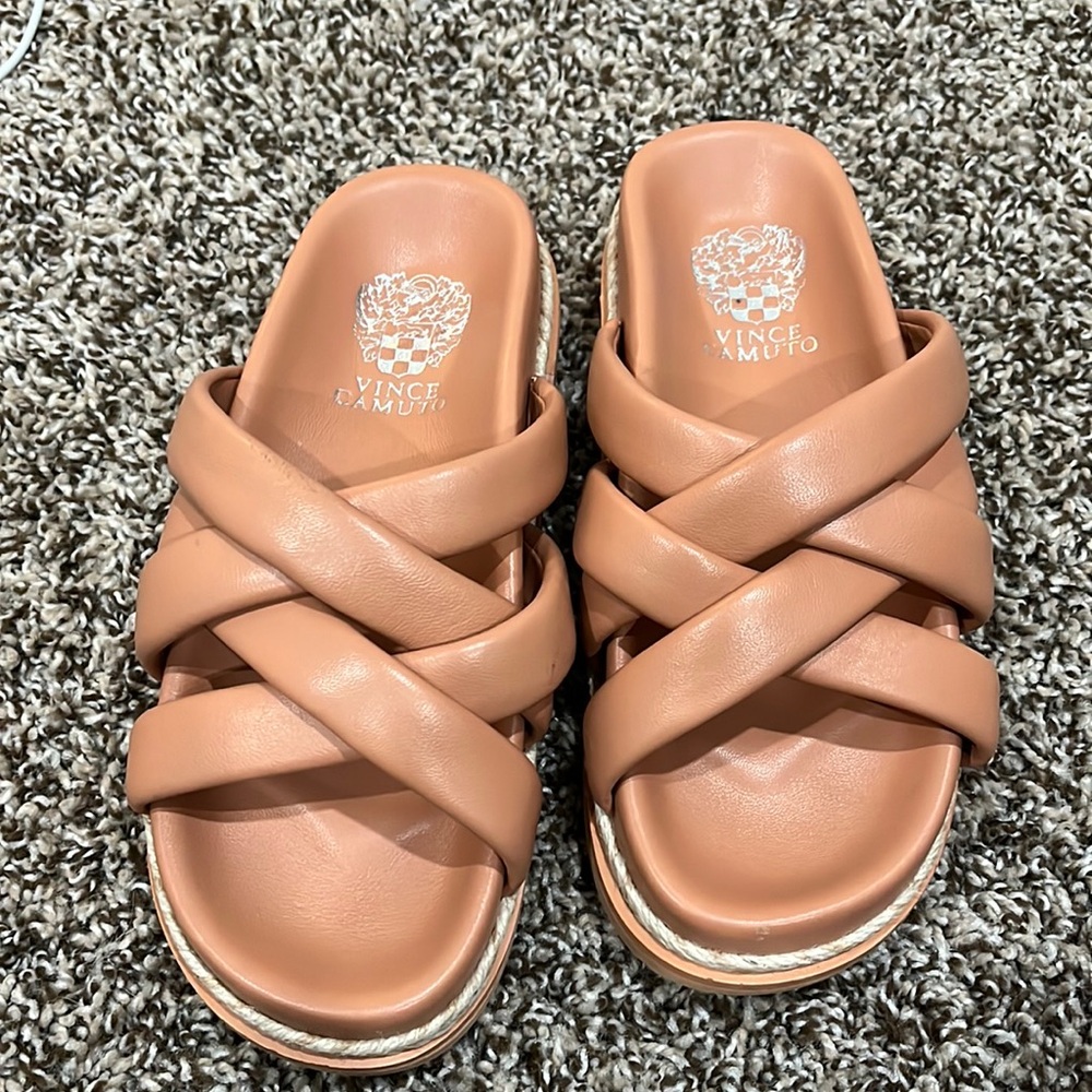 Vince camuto slides 5.5